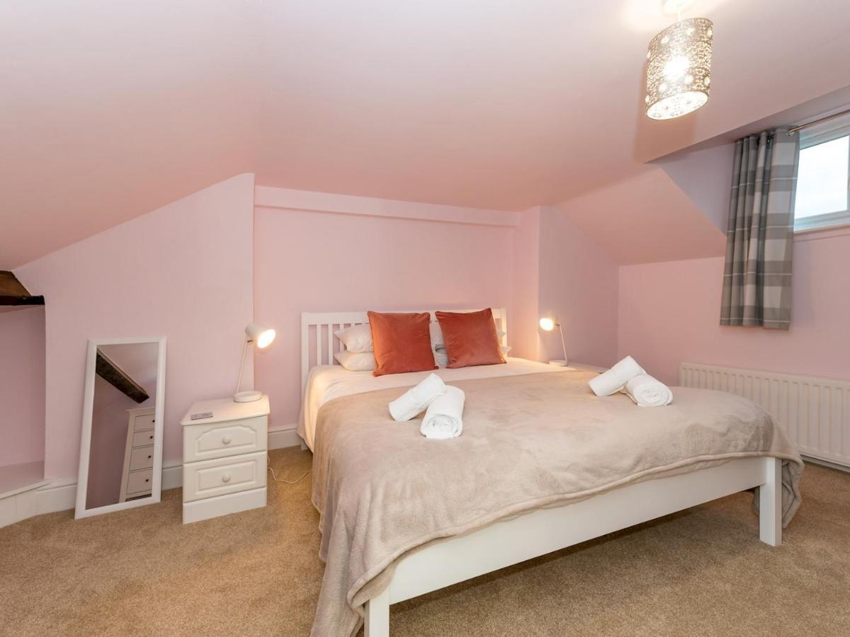 Pass The Keys 3 Storey Townhouse Шрусбъри Екстериор снимка