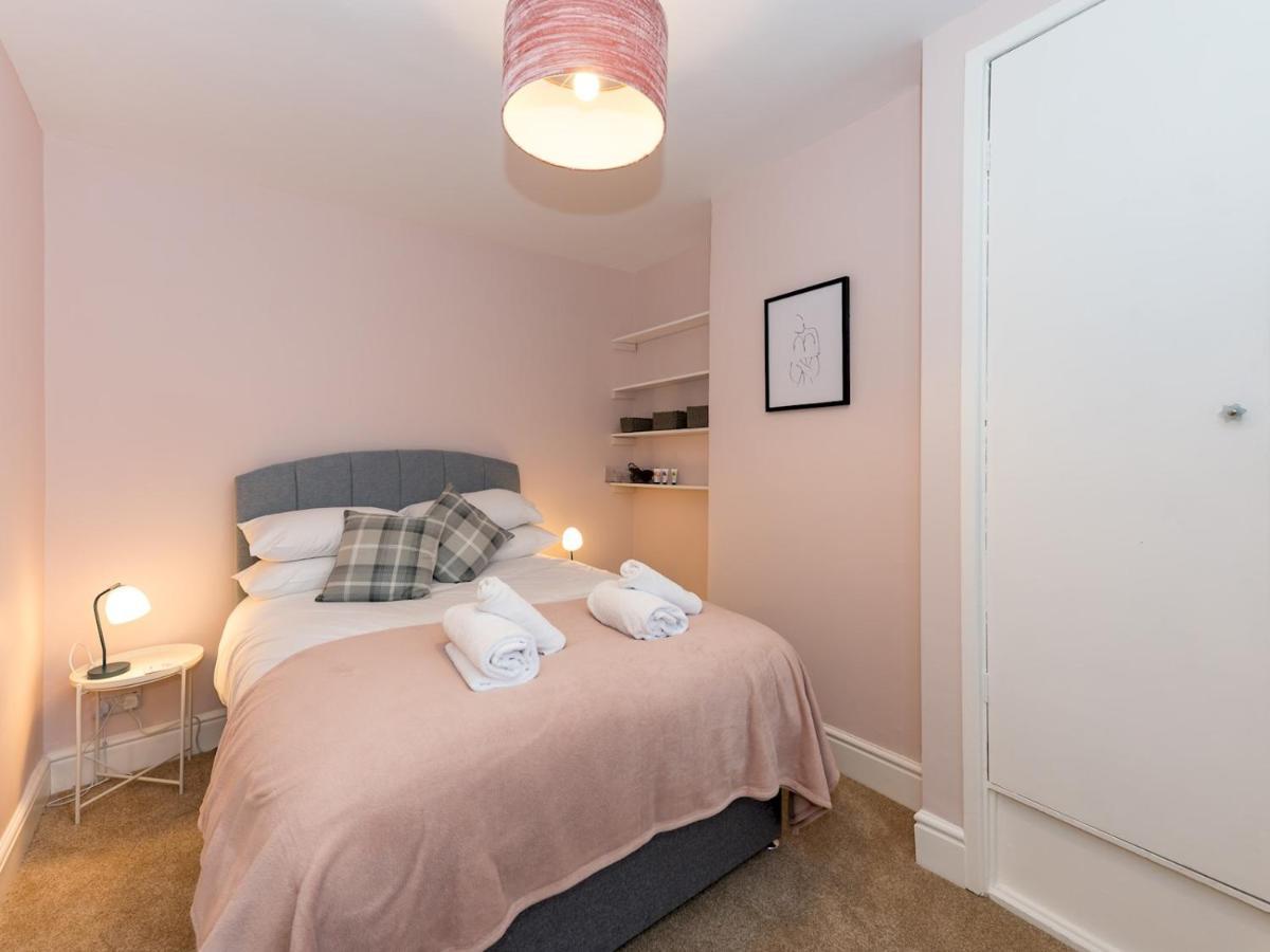 Pass The Keys 3 Storey Townhouse Шрусбъри Екстериор снимка